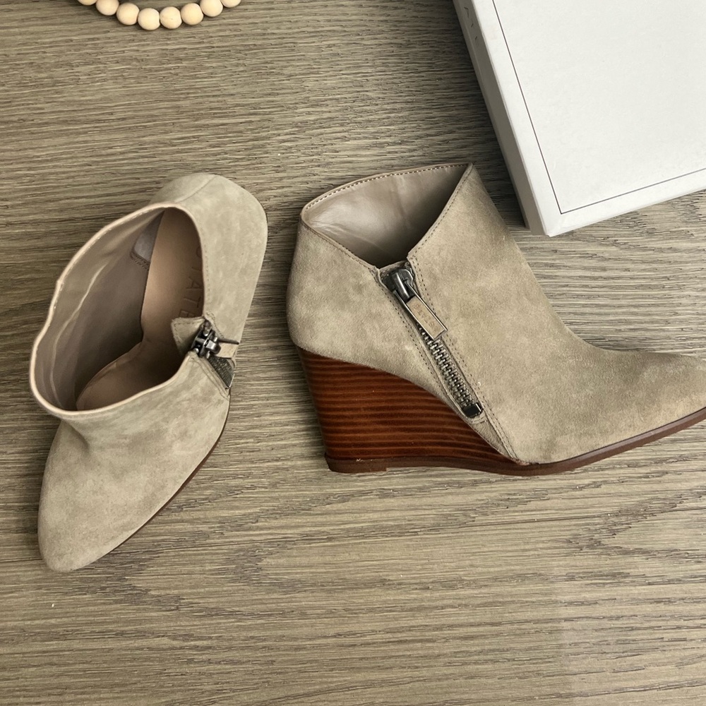 BNIB 1State Taupe Kaleb Wedge Heel Ankle Boots